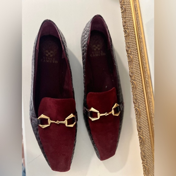 Vince Camuto Shoes - Vince Camuto womens Darmitta burgandy red suede loafer gold hardware Size 9.5